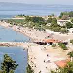 Beachfront Apartman *