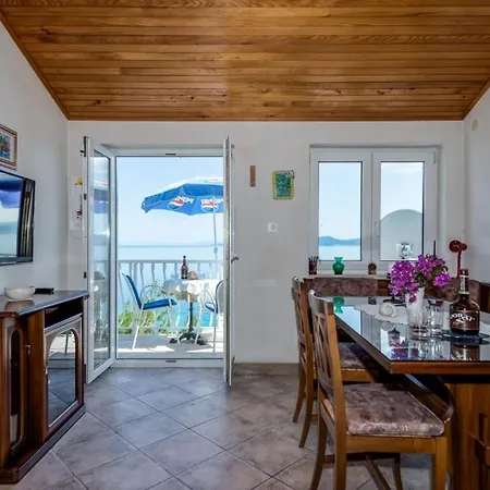 Beachfront Apartman