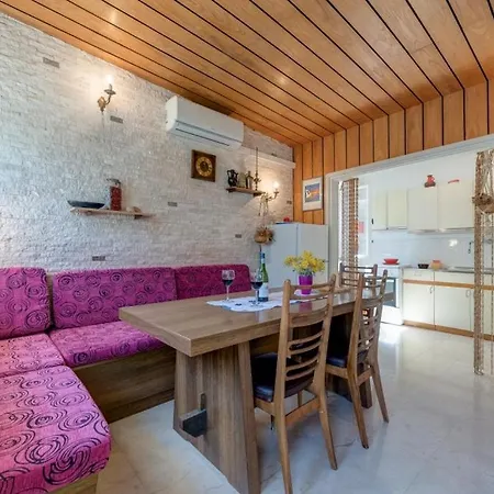 Beachfront Apartman Pisak