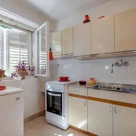 Beachfront Apartman *