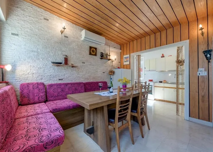 Beachfront Apartman Pisak